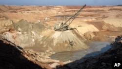 US, Ukraine ‘Ready To Sign’ Minerals Deal As Washington Tries To Speed Up Peace Talks