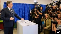 Romanians Vote Again For President After Previous Election Canceled