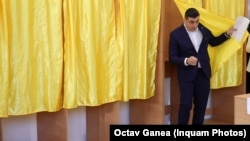 Romanian Ultranationalist Simion Set To Win First Round Of Presidential Vote — Race For Second Unclear