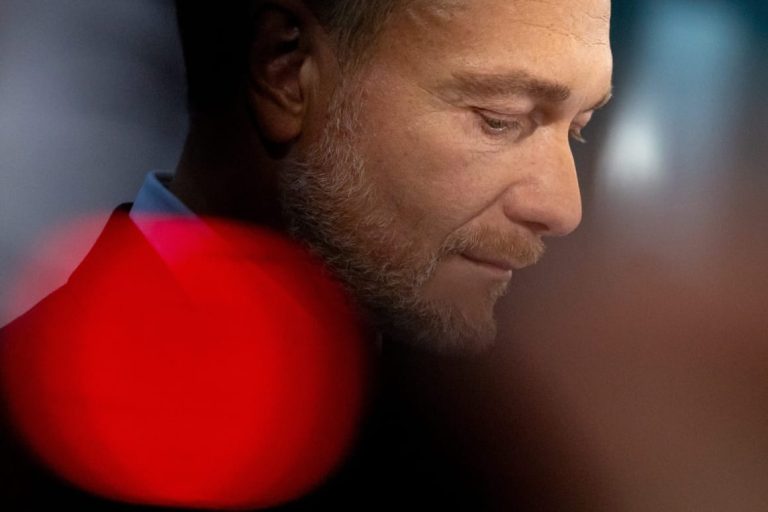 German ex-finance minister kills film producer’s dog with car