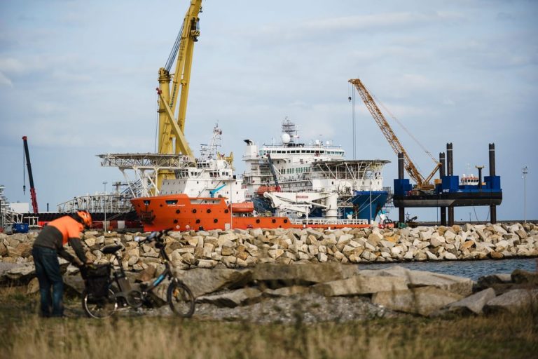 EU to propose blanket ban on Russian gas