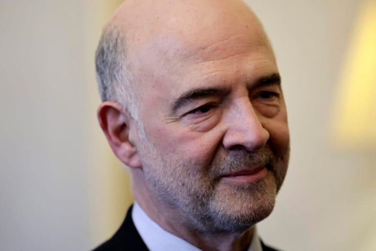 France risks running out of cash for social spending, auditors say