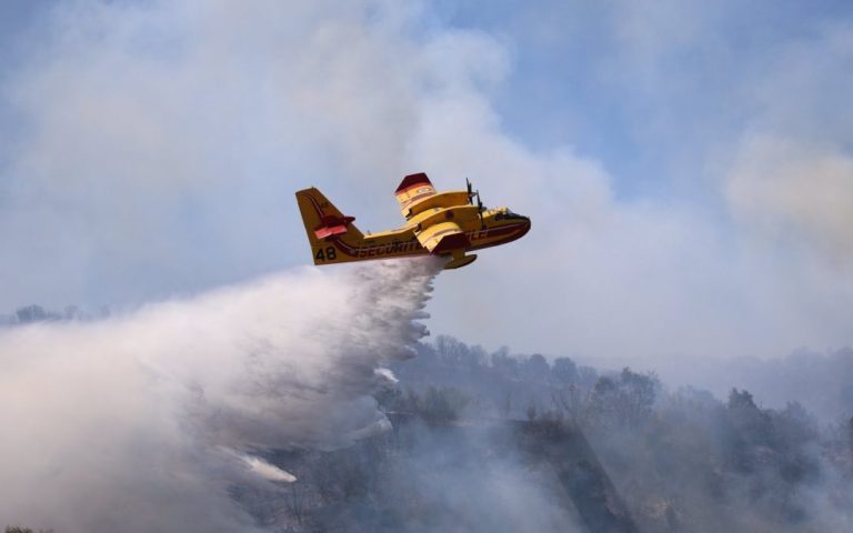 Firefighters and two European Union planes for firefighting deployed in Portugal