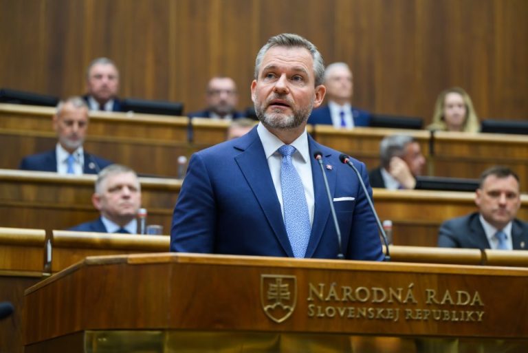 The President of Slovakia in the report on the state of the republic urged the government not to distance itself from partners in the EU and NATO