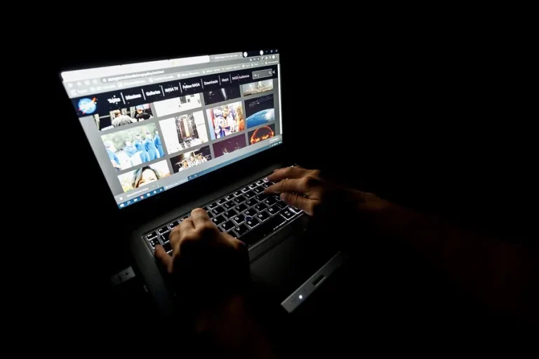The EU chooses Spain for the age verification pilot to access the internet