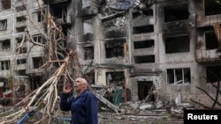 Russia Launches Fresh Air Strikes On Kyiv Amid Uncertainty Over Peace Talks
