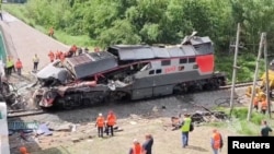 Officials Investigating 2 Separate Train Crashes In Western Russia; 8 Killed