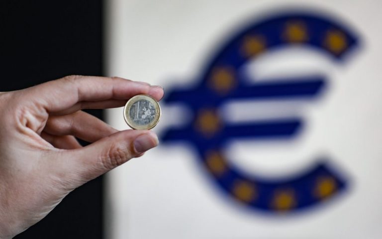 Bulgarians deeply divided over their country’s accession to the eurozone