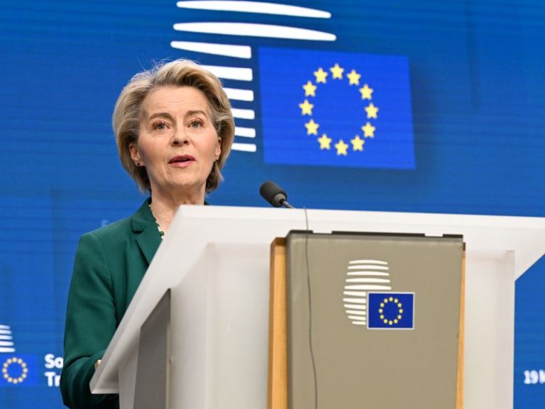 European Commission gives Bulgaria green light to use euro