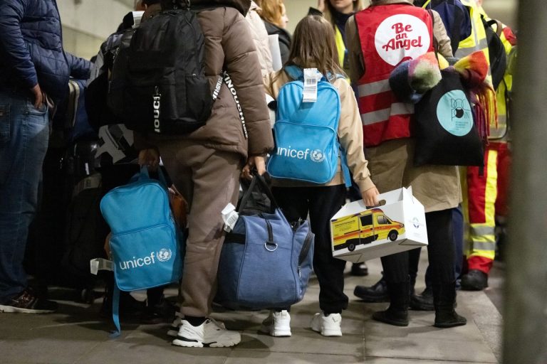 EU Commission wants hubs to help Ukrainian refugees with integration or return