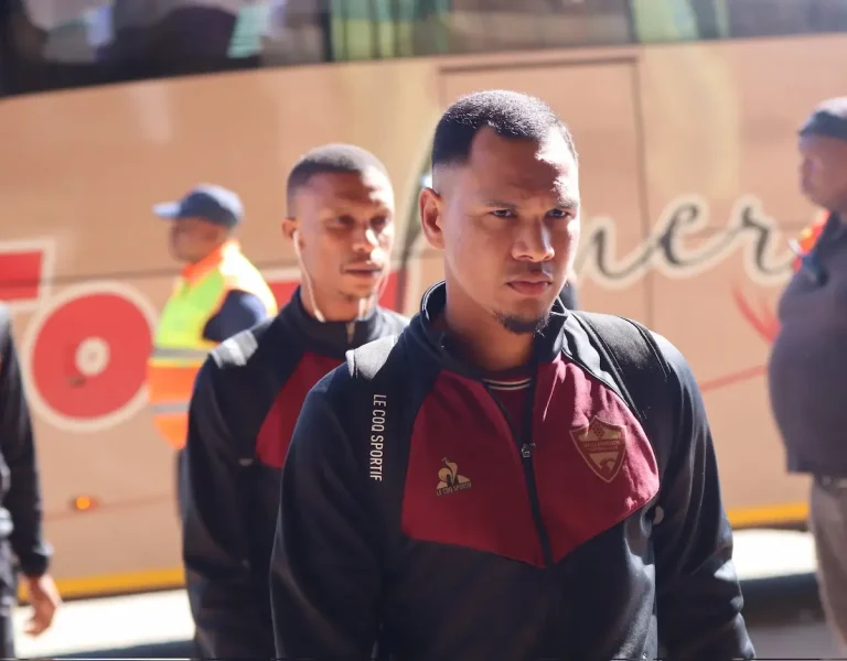 Mamelodi Sundowns to snatch defender from Chiefs and Pirates