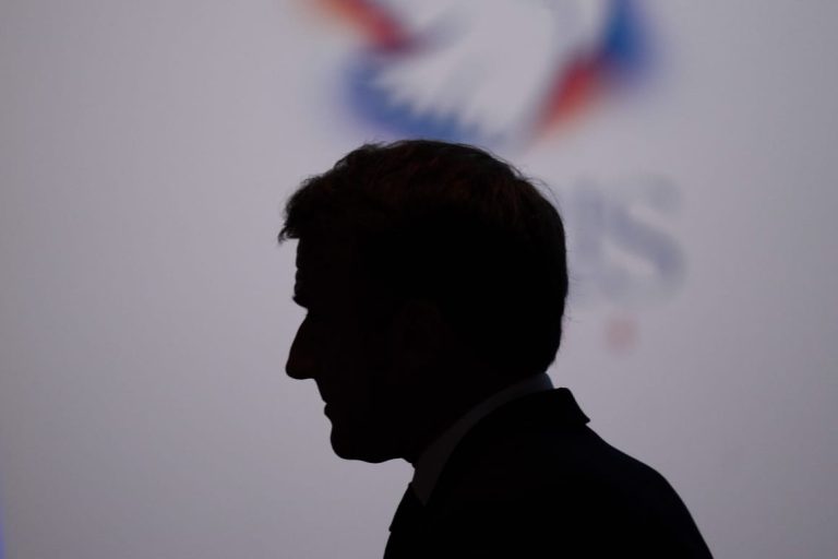 Dissolution : un an après, Macron toujours sûr de son coup (mais pas de la suite)