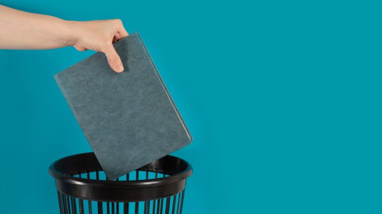 The U.S. Government Is Starving Its Own Scientists of Knowledge