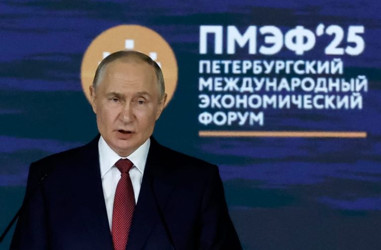Putin warns his officials not to allow recession
