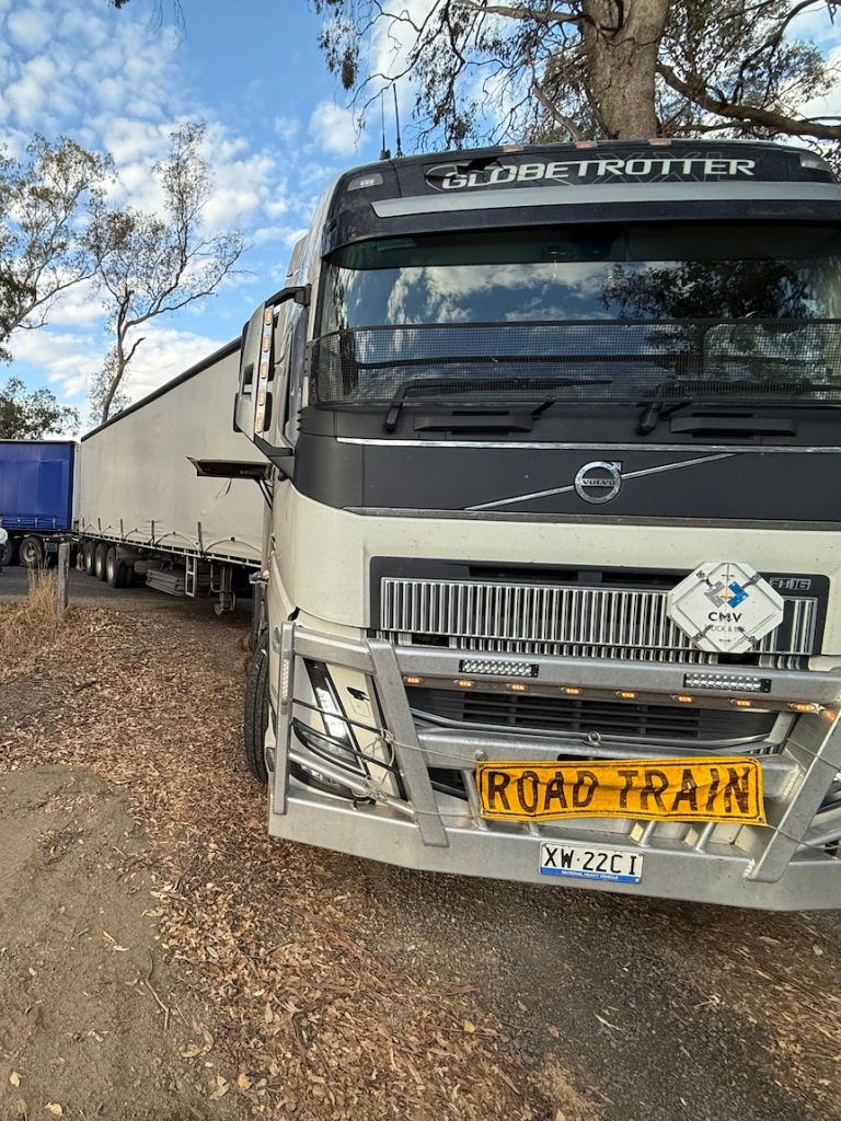 Charity foots bill to truck hay to desperate Victorian farmers