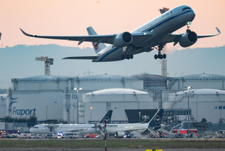 The Eurochamber insists on the passenger’s right to board with hand luggage at no extra cost