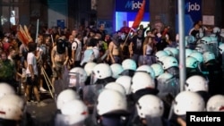 Serbian Riot Police Skirmish With Anti-Government Protesters Seeking Vucic Ouster