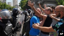 Police Remove Barricades In Belgrade Amid Clashes With Protesters