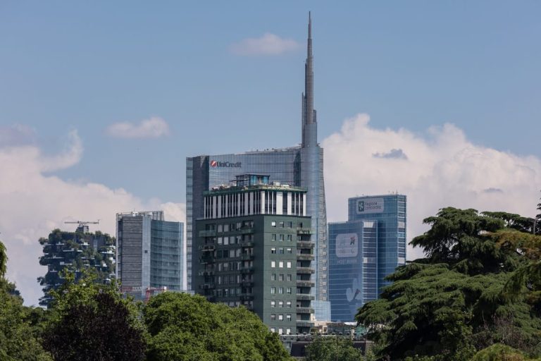 Brussels gives Rome a warning over Italian bank mergers