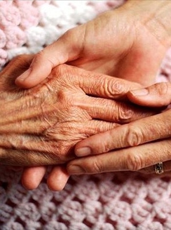 Hundreds of aged care facilities battle COVID outbreaks across Australia