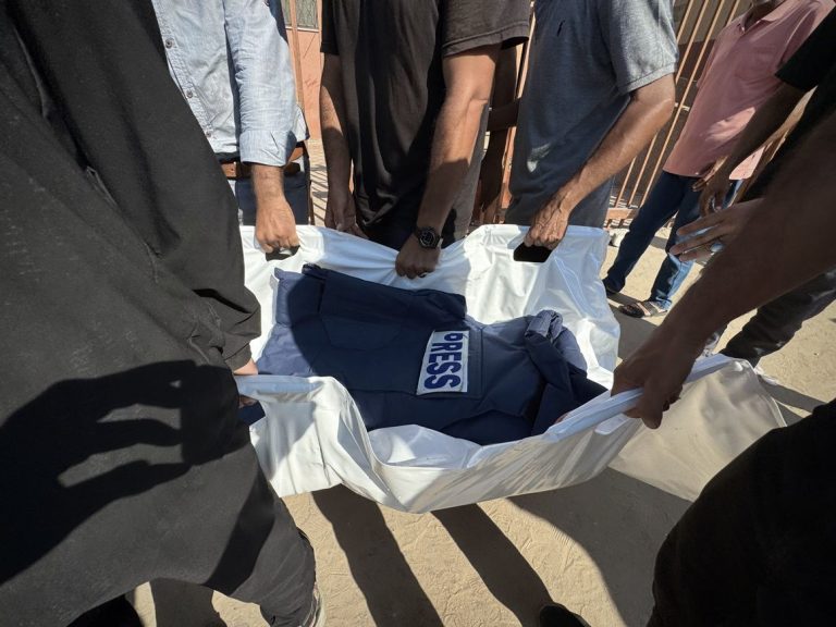 France pushes Israel to let media into Gaza