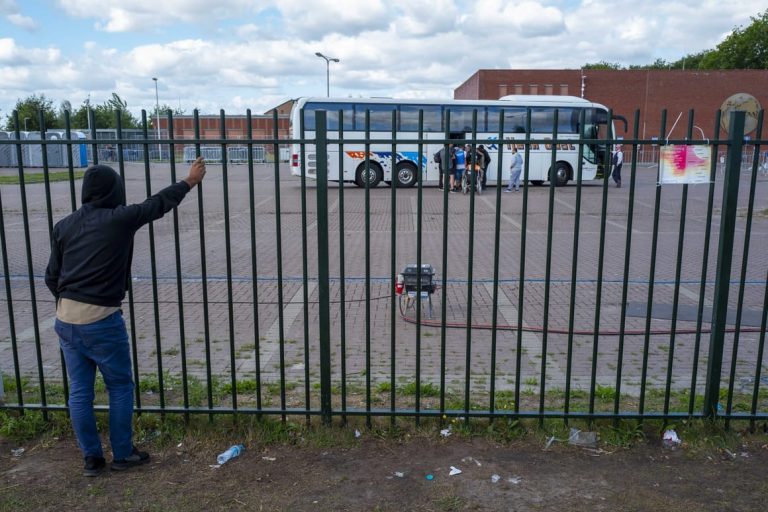 Don’t send single, male asylum-seekers to failing Belgium, Dutch court tells government