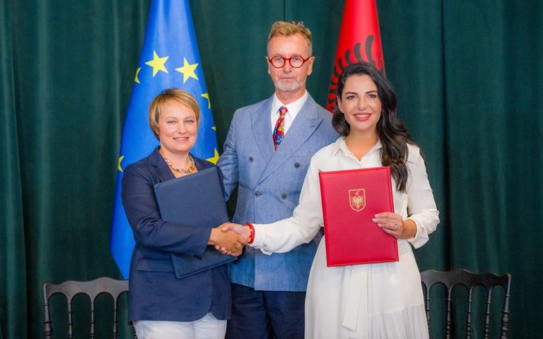 Project supported by the EU, the agreement for the construction of the photovoltaic park in Belsh, Albania is signed
