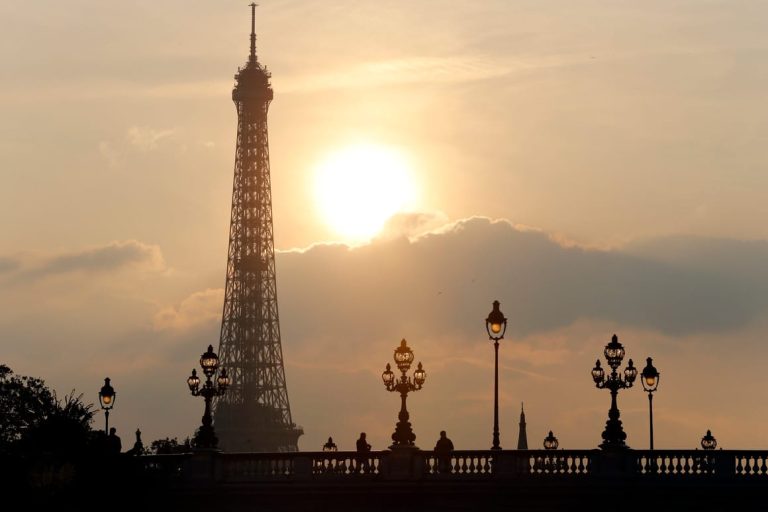 Top of Eiffel Tower closed due to extreme heat