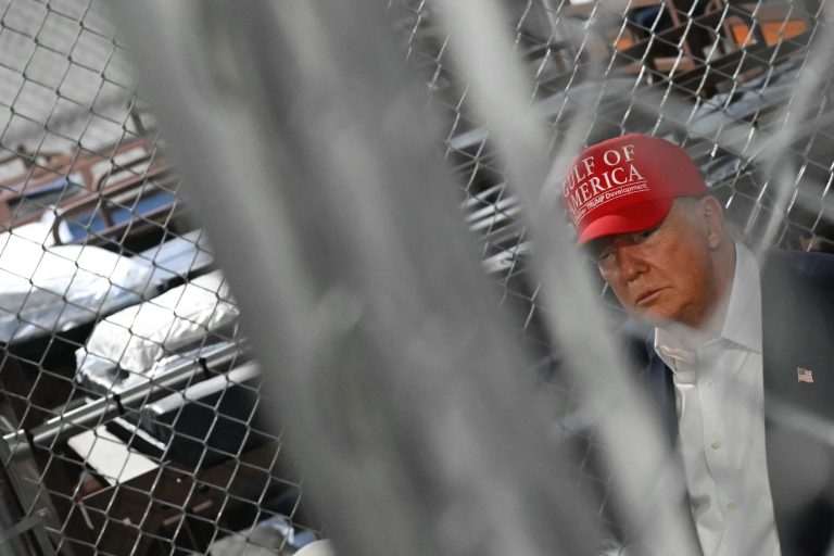 “Cops in the form of alligators”: Trump visits Florida’s “Alcatraz” in the Everglades