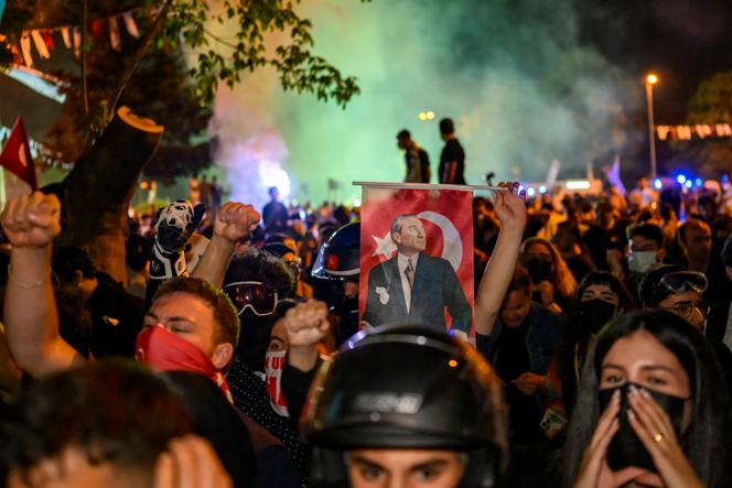 New wave of arrests in Turkey targets main opposition party