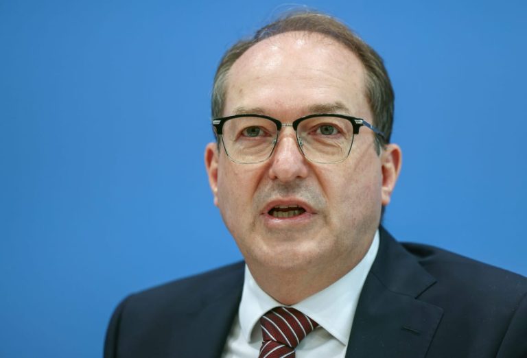 Berlin calls Europe’s immigration hard-liners to summit on asylum rules