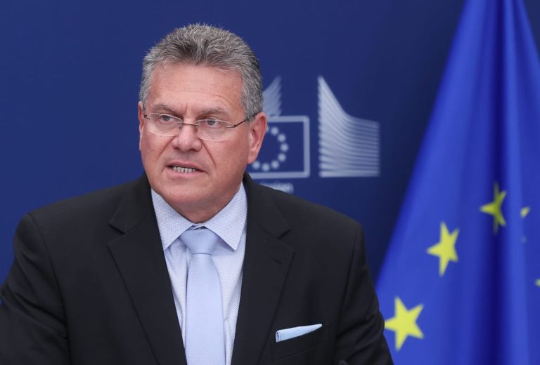 EU weighs skeleton US trade deal with 10 percent tariff