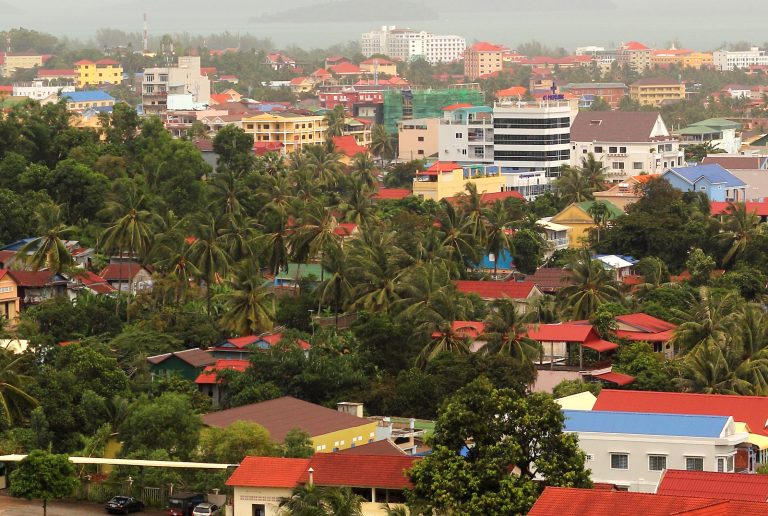 Hun Sen on cyberscam criticism: ‘Revoke Sam Rainsy’s citizenship’