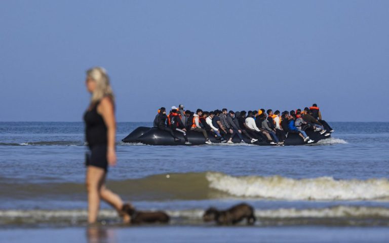 Migrants: the European Commission will “study” the terms of the Franco-British agreement