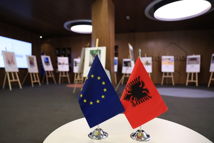 “Your Lens. Your Story. Our Europe!”, moving exhibition in Tirana