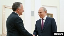 US Envoy Heads To Moscow As White House Deadline Looms for Cease-Fire Progress