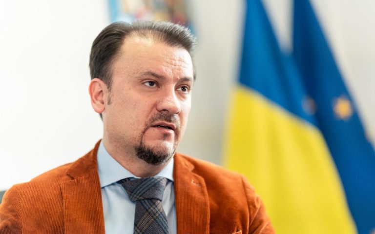 Romania,/convinced/that/the/application/of/EMFA/will/contribute/to/strengthening/democracy