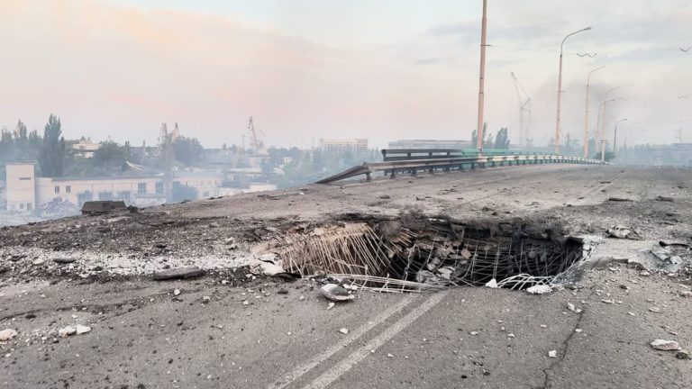 Ukraine pulls civilians back from parts of endangered Kherson