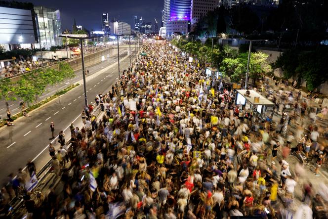 Thousands protest in Tel Aviv against the Israeli government’s move to expand the war in Gaza