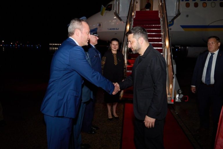 Zelenskyy wears military-style ‘suit’ to Trump summit