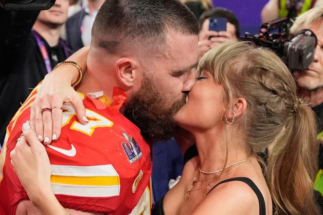 Taylor Swift and Travis Kelce announce engagement on social media