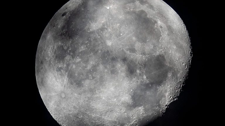 Life on the Moon? Lunar soil could help humans live on the Moon, study finds