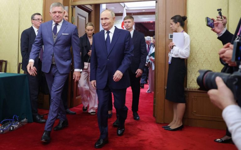 In Beijing, Putin says he appreciates the “independence” of Slovakia