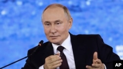 Putin Warns Against Foreign Troops In Ukraine As Europe Tries To Finalize ‘Reassurance Force’