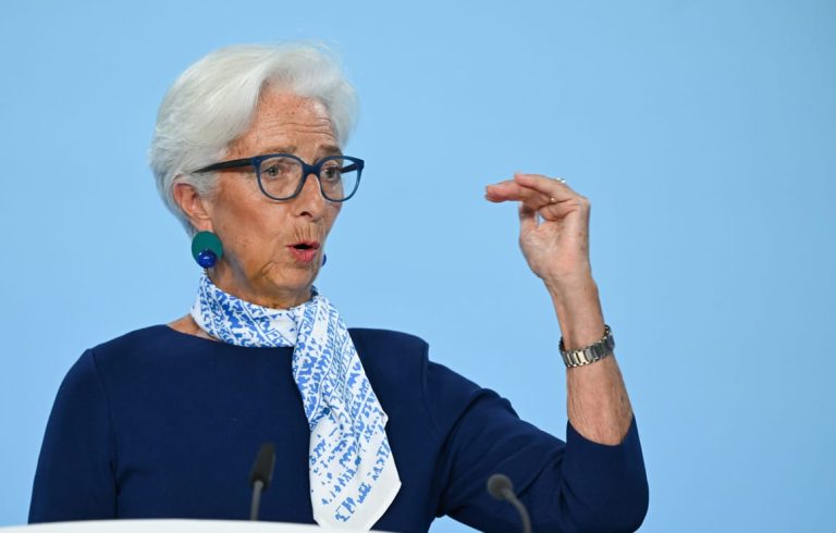 ECB keeps rates unchanged as economy steadies