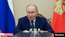 Putin Offers To Extend Last Nuclear Arms Pact With US