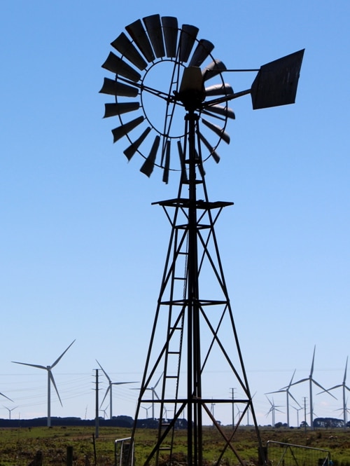 VicGrid releases guidelines for renewables developers after community angst