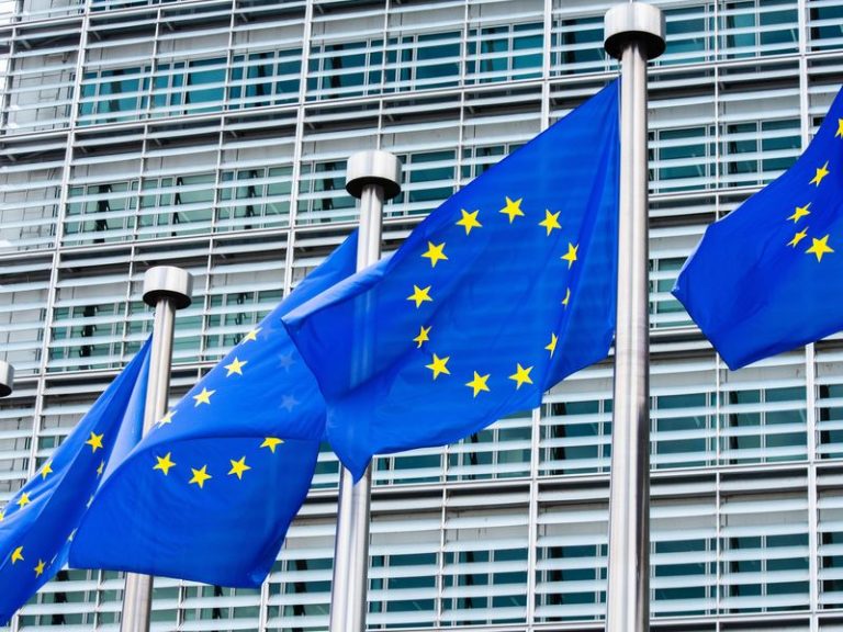 EU reintroduces sanctions against Iran