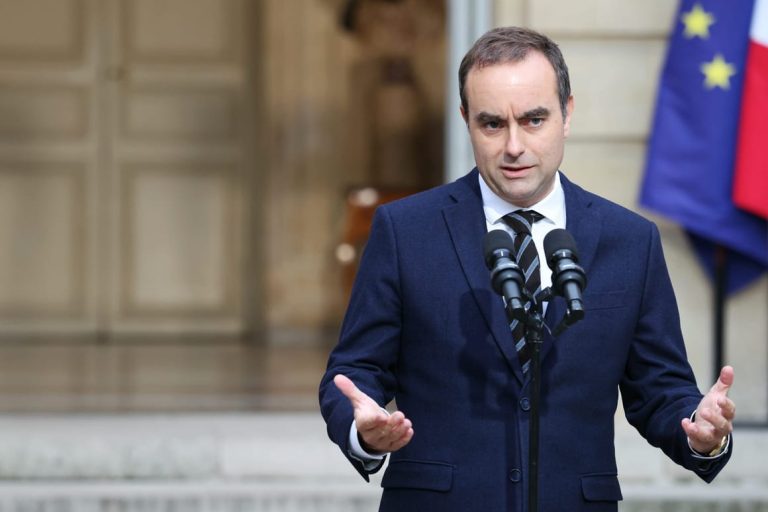 French PM tries to save skin by ruling out use of constitutional backdoor