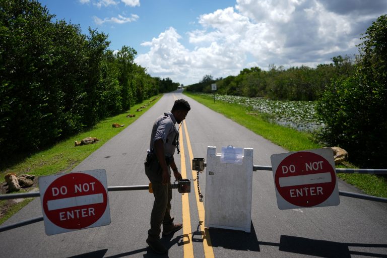 Prolonged shutdown could push US economy over the edge
